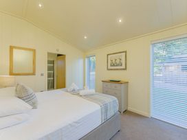 A bedroom with a bed and a chest of drawers at Retreat Lodge 4 in Louth