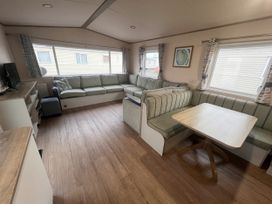 A living room with a sofa and dining table at New Caravan in 