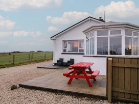 An outdoor area with a red picnic table and chairs at Bungalow Falcarragh in Falcarragh, County Donegal
