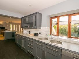 A kitchen with a countertop and sinks at Lady Of Lourdes in Whitchurch, Herefordshire