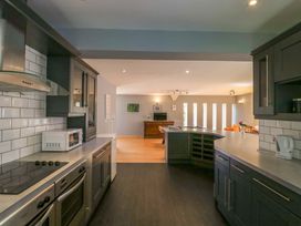 A kitchen with countertops and appliances at Lady Of Lourdes in Whitchurch, Herefordshire
