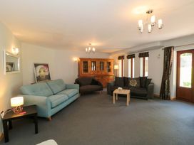 A living room with sofas and a coffee table at Lady Of Lourdes in Whitchurch, Herefordshire