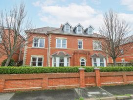 A house with windows and a door at Rodwell Holt in Weymouth