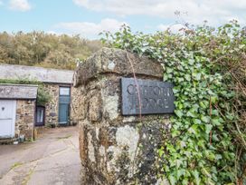 A stone wall with a sign at Clifford Lodge Barn