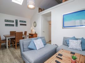 A living room with a table and chairs at Cove Retreat in Penzance