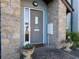 An entrance area with a front door and plants at 27 Oversands View