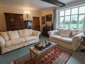 A living room with sofas and a coffee table at Farmhouse in Beccles