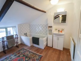A bathroom with a bathtub and sink at the Farmhouse in Beccles
