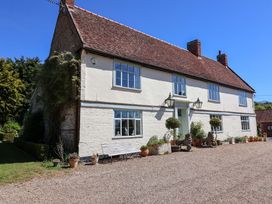 A house with windows and a door surrounded by garden on the exterior at Winston Hall in Beccles