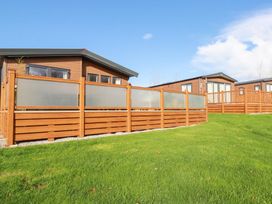 Wooden fences and cabins on a lawn at FW4 (Fairways 4) 