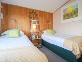 A bedroom with two beds and a shelf at FW4 (Fairways 4)