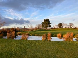 A golf course area with water and grass at FW4 (Fairways 4) Doublebois near Dobwalls