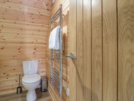 A bathroom with a toilet and towel rack at Park View Lodge