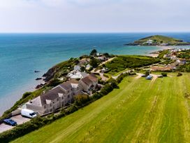 A view of houses and sea at 6 Avon Quillet in Bigbury-On-Sea