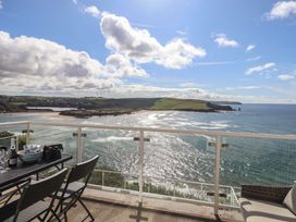 An outdoor space with a table overlooking the ocean at 6 Avon Quillet in Bigbury-On-Sea