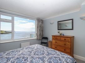 A bedroom with a bed and a chest of drawers at 6 Avon Quillet in Bigbury-On-Sea