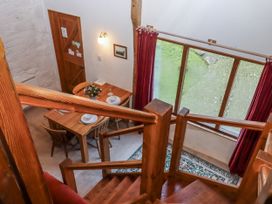 A dining room with a table and chairs at Swallows Nest in Widecombe-in-the-Moor near Postbridge