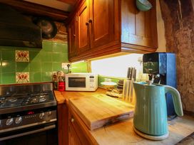 A kitchen with a stove, microwave, and kettle at Town Farm in 