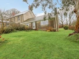 A house with garden space and trees at Orchard End in Launceston