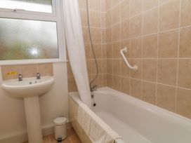 A bathroom with a bathtub and sink at Orchard End Launceston