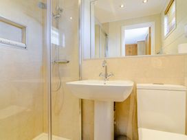 A bathroom with a shower, sink, and toilet at The Nassington (Pet) in Kings Cliffe