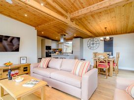 A living room with a sofa and dining area at The Wansford (Pet) in Kings Cliffe