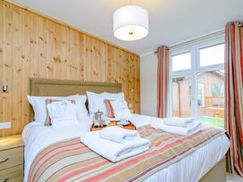 A bedroom with two beds and a coffee tray at The Wansford (Pet) Kings Cliffe