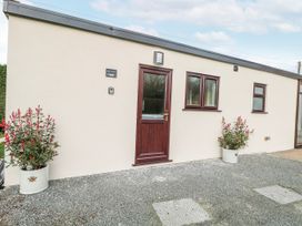 An exterior view of a building with windows and plants at Aloe Lodge in Banham