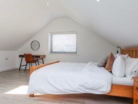 A bedroom with a bed and desk at Bigting in Rhosneigr