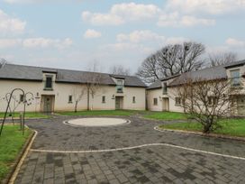 A courtyard with buildings and a circular pathway at Rose Apartment Oldwalls near Reynoldston