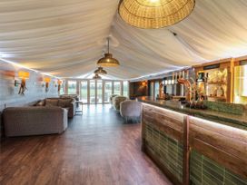 A lounge area with bar seating at Rose Apartment Oldwalls near Reynoldston