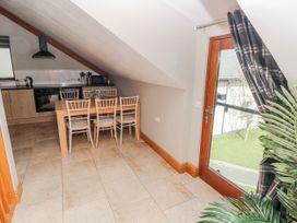 A kitchen with a dining area at Ivy Cottage, Oldwalls, Llanrhidian, Gower