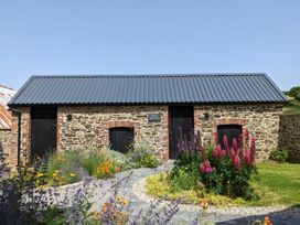 A stone building with a garden at The Piggery in Okehampton