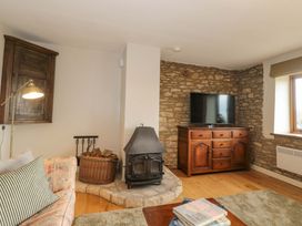 A living room with a television and fireplace at Daisy Bank Maugersbury near Stow-On-The-Wold