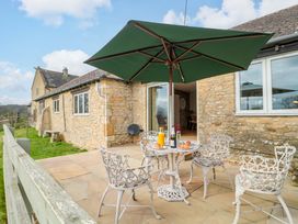 An outdoor patio with a table and chairs at Daisy Bank Maugersbury near Stow-On-The-Wold