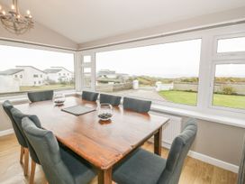 A dining room with a table and chairs at Dunholme