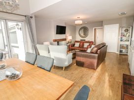 A living room with a table and chairs at Dunholme 