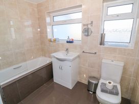 Dunholme - Anglesey - 1192569 - thumbnail photo 13