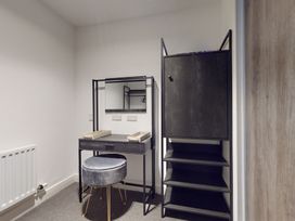 A dressing area with a vanity table and mirror at Low Greenlands House Tewitfield