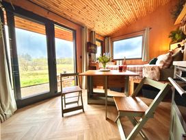 A dining area with a table and chairs at Harriet in Llangurig