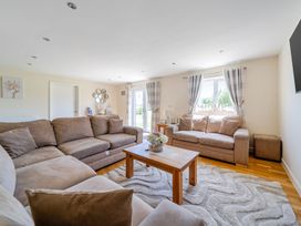 A living room with a sofa and coffee table at Aspen Lodge Near Brigg