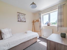 A bedroom with a bed and a window at Aspen Lodge near Brigg