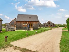 A view of wooden houses and a pathway at Sage Lodge near Brigg