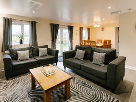 Raven Lodge - Lincolnshire - 1192620 - thumbnail photo 1