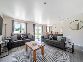 A living room with sofas and a dining area at Raven Lodge Near Brigg