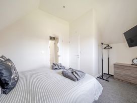 A bedroom with a bed and wardrobe at Raven Lodge Near Brigg