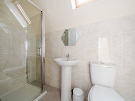 A bathroom with a shower, sink and toilet at Paddington Lodge near Brigg
