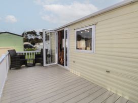 An outdoor area with chairs and a table at 46 Foxburrow Hang Great Yarmouth
