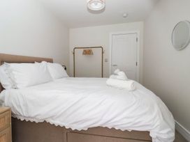 A bedroom with a bed and towels at The Old Bakehouse in 