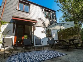 An outdoor seating area with chairs and a table at Stargazy in Falmouth